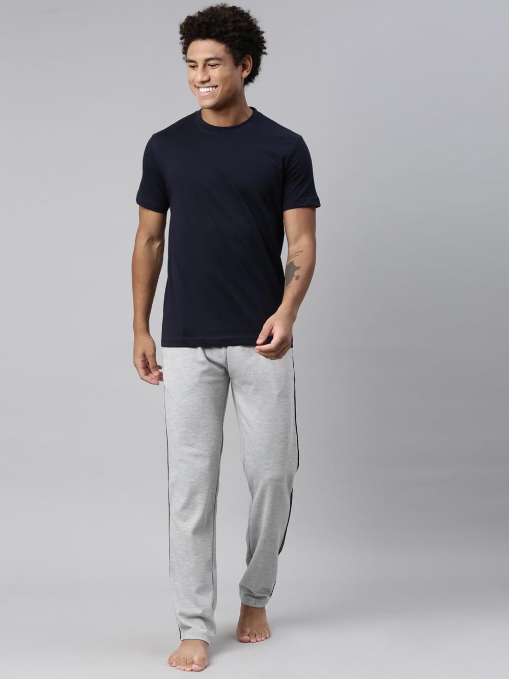 Levi's Men's Plain Regular Fit T-Shirt (PR680613_Navy Blue M) - Image 4